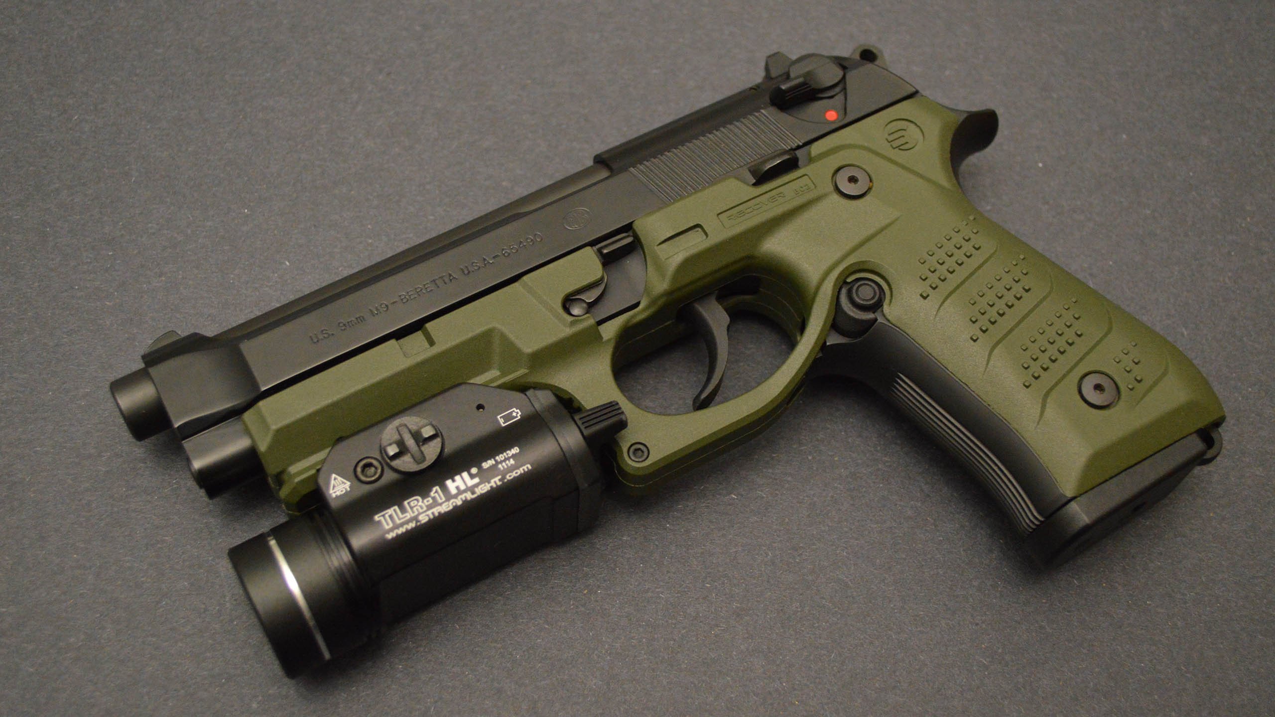 时间独裁者，澳网用百年刻度碾压拉沃尔杯的瞬间狂欢，而梅德韦杰夫在墨尔本的汗水里刷新了另一种永恒